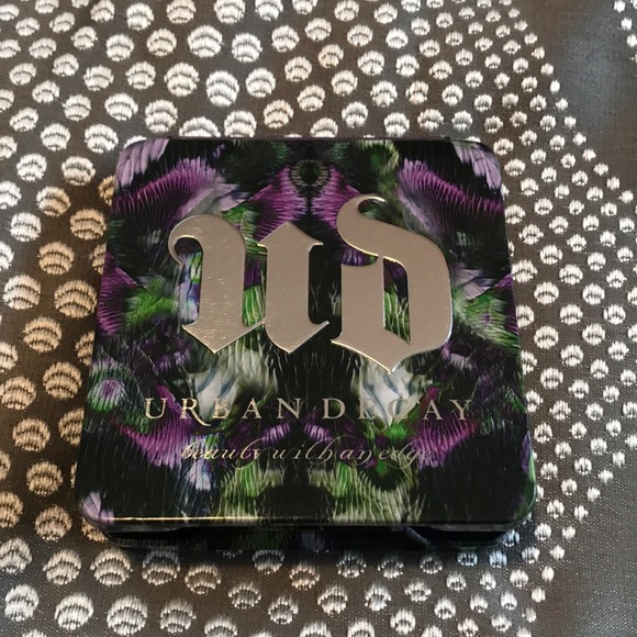 Urban Decay Other - Urban decay 4 piece Eyeshadow holder palette